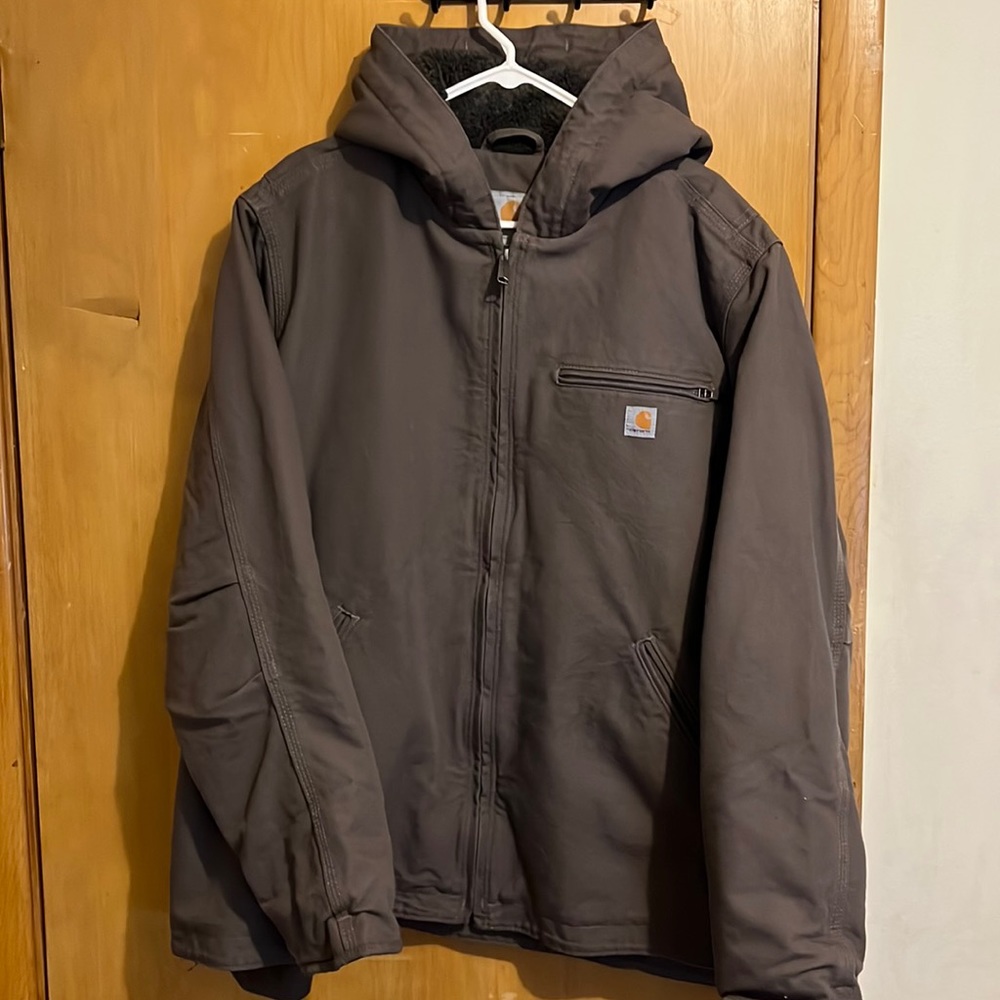 Brand new , with no tags carhartt jacket. Never Worn… only to try on.
